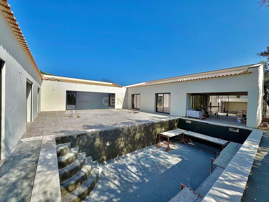 Villa in Loule (Sao Clemente), Algarve, Portugal 1 - 16703940