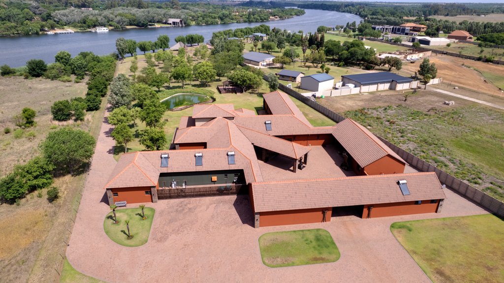 House in Vanderbijlpark, Free State, South Africa 1 - 16706345