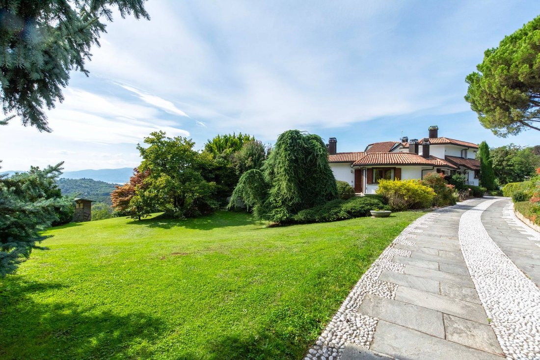 Villa in Besozzo, Lombardy, Italy 4 - 16251285