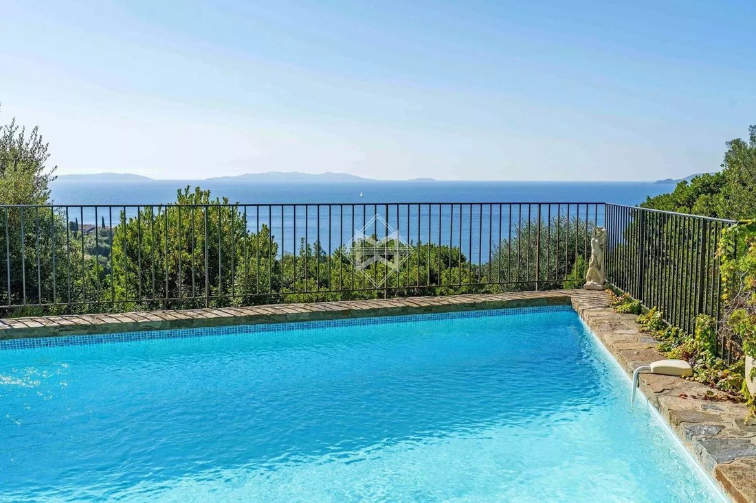 Villa in Le Lavandou, Provence-Alpes-Côte d'Azur, France 1 - 16409896