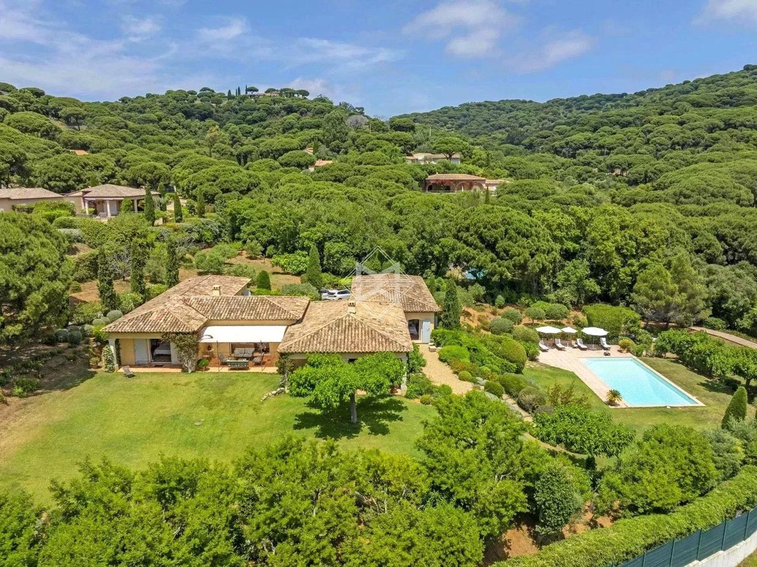 Villa in La Croix-Valmer, Provence-Alpes-Côte d'Azur, France 3 - 15730583