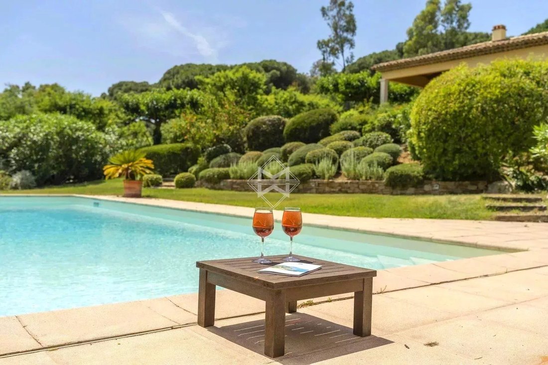 Villa in La Croix-Valmer, Provence-Alpes-Côte d'Azur, France 2 - 15730583