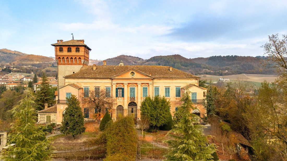 Castle in Bubbio, Piedmont, Italy 5 - 16652879