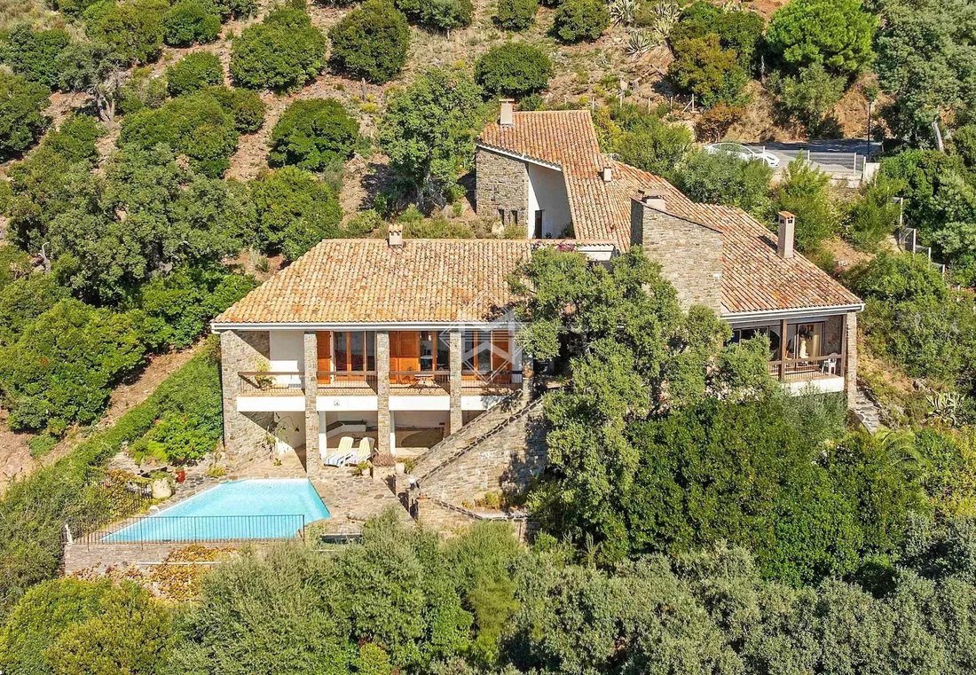 Villa in Le Lavandou, Provence-Alpes-Côte d'Azur, France 2 - 16409896