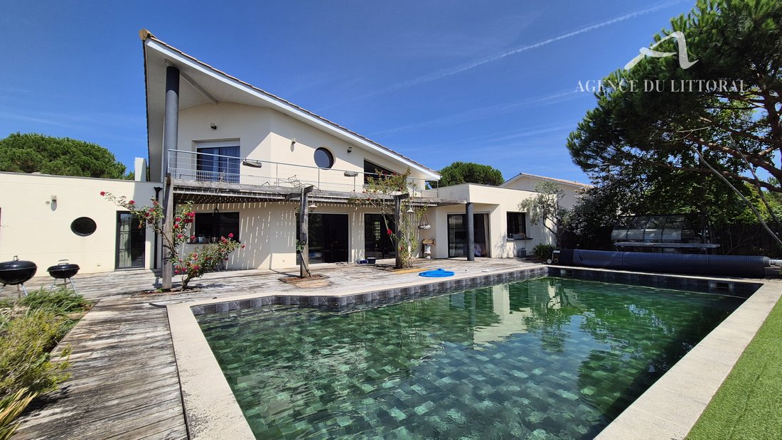 Villa in Ares, Nouvelle-Aquitaine, France 1 - 16708437