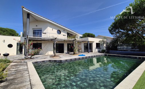 Villa in Ares, Nouvelle-Aquitaine, France 1