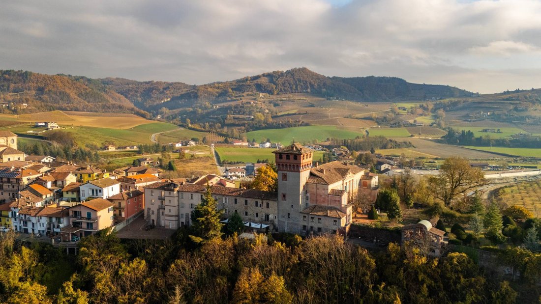Castle in Bubbio, Piedmont, Italy 4 - 16652879
