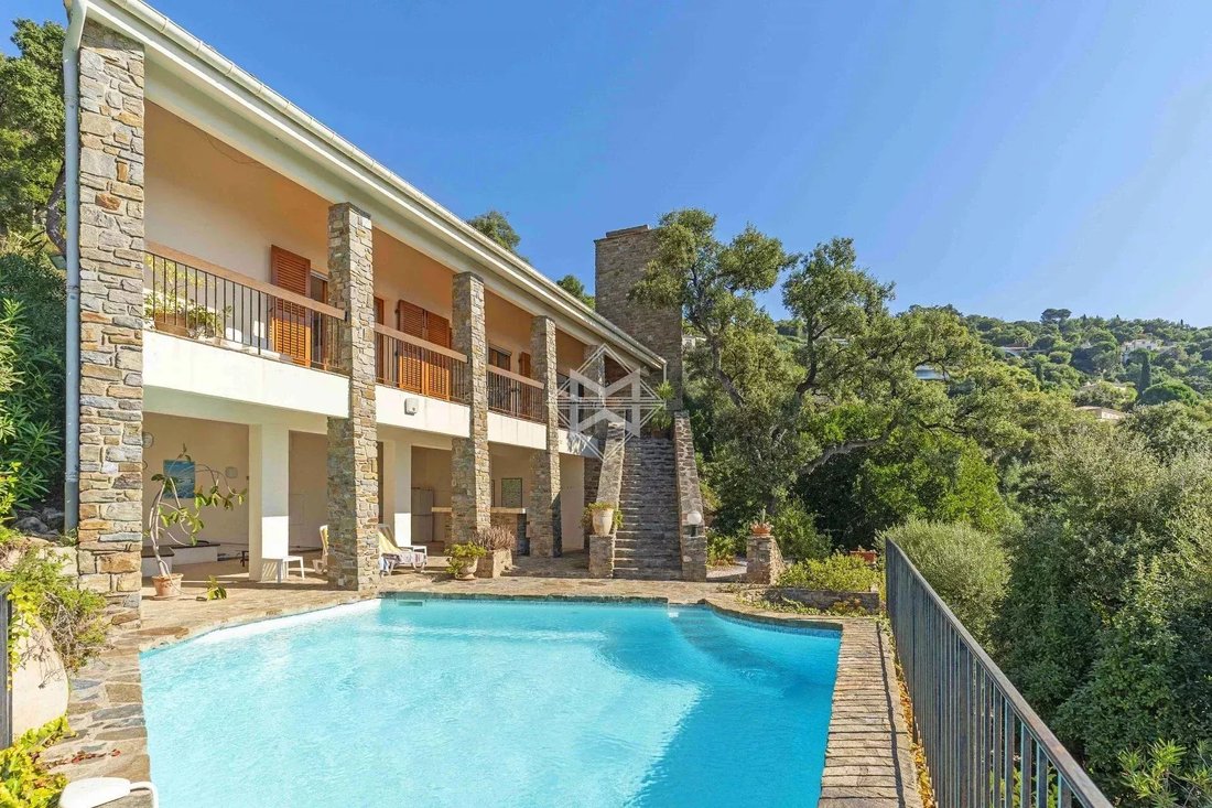 Villa in Le Lavandou, Provence-Alpes-Côte d'Azur, France 4 - 16409896