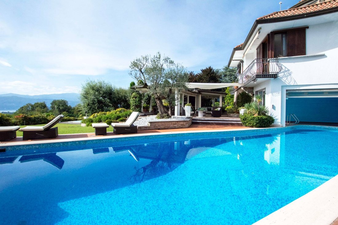 Villa in Besozzo, Lombardy, Italy 2 - 16251285