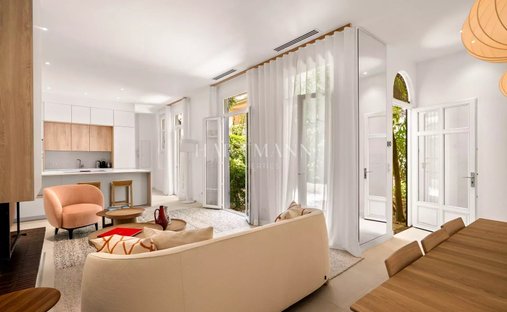 Townhouse in La Source, Cannes, France 1
