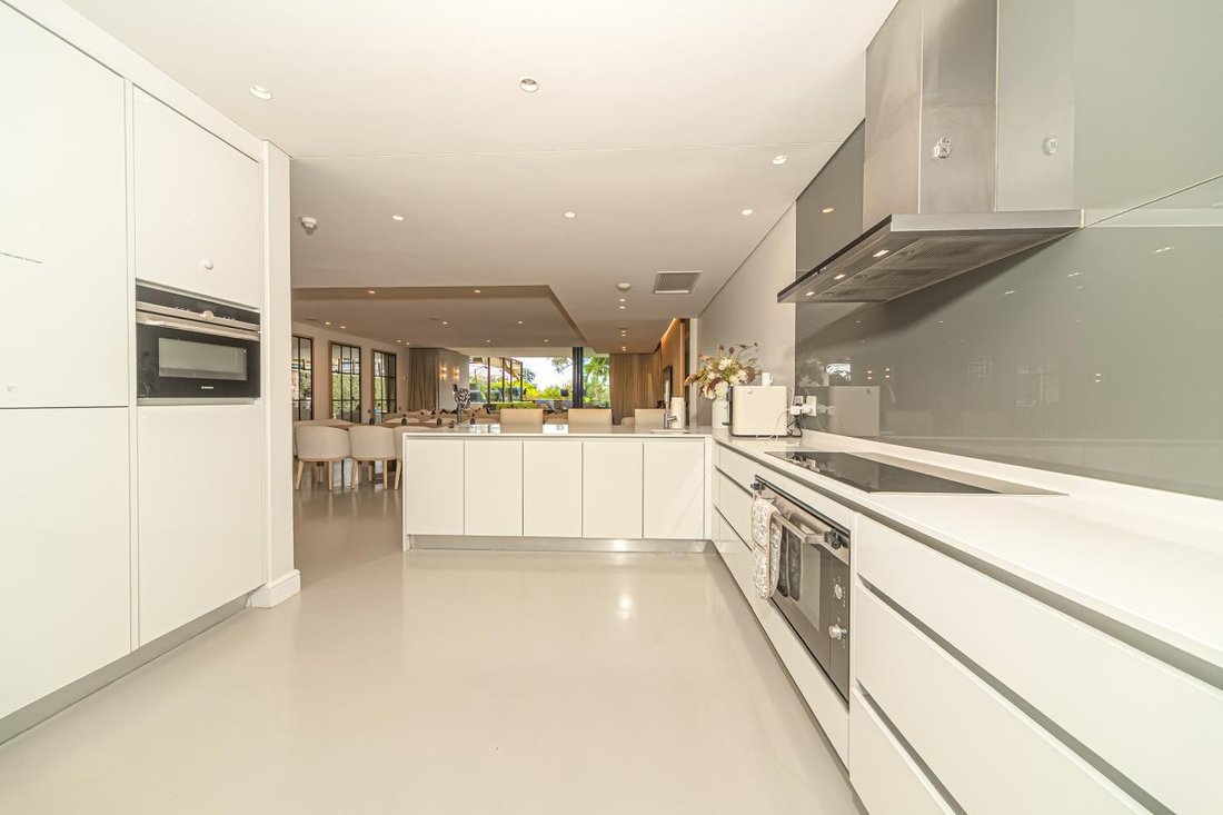 Apartment in Houghton Estate, Gauteng, South Africa 2 - 16708656