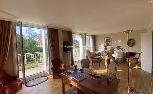 Apartment in Bourg-La Feuillaume Nord, La Celle-Saint-Cloud, France 1