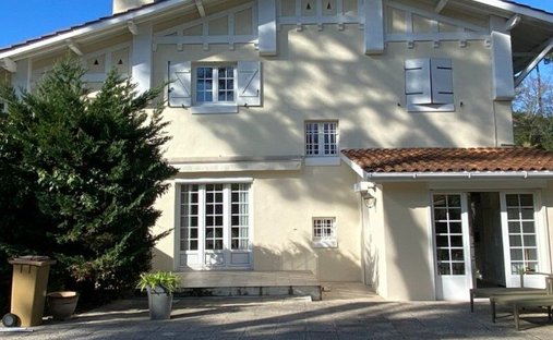 House in Aiguillon, Arcachon, France 1