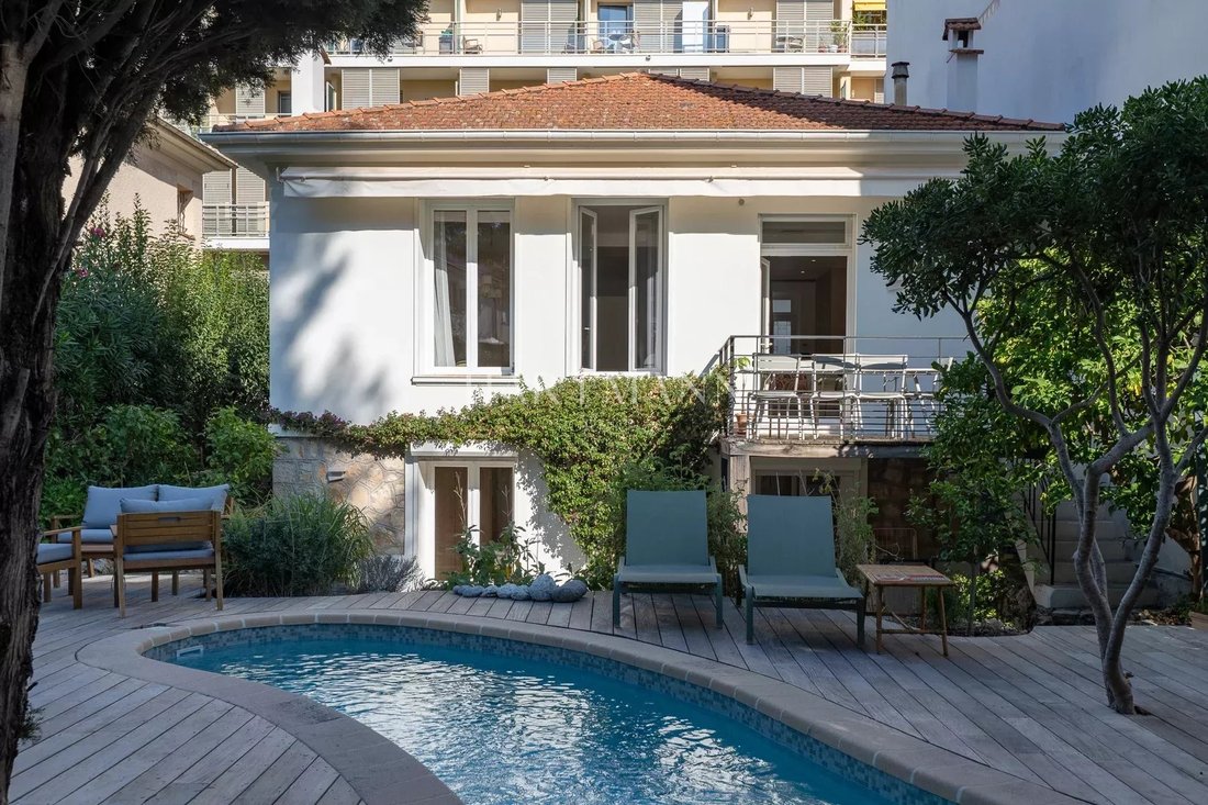 House in Cannes, Provence-Alpes-Côte d'Azur, France 3 - 16708559