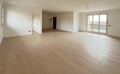Apartment in Borgo Pignolo District, Bergamo, Italy 1