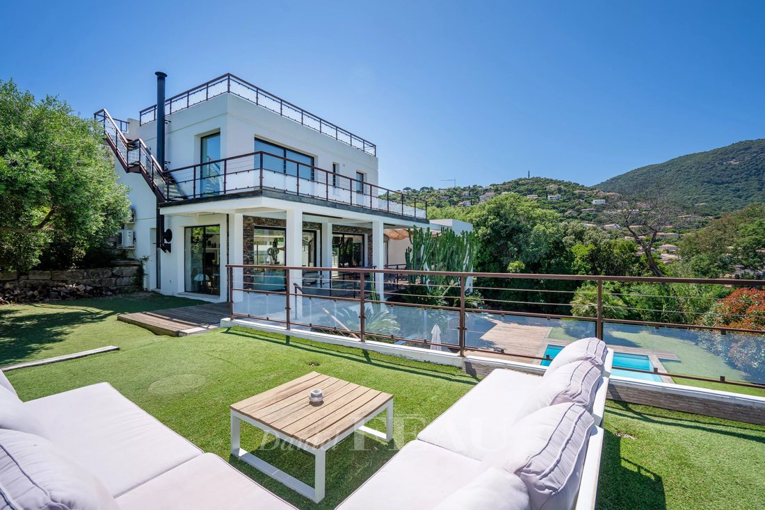 Villa in Nord, Cavalaire-sur-Mer, France 3 - 15745498