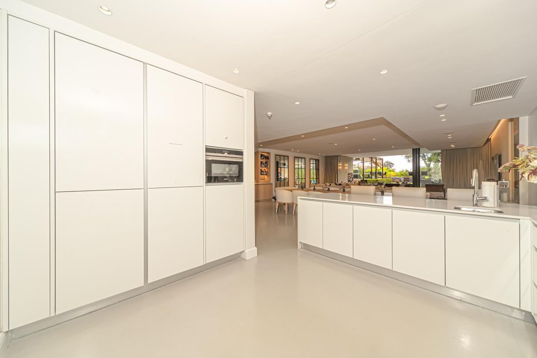 Apartment in Houghton Estate, Gauteng, South Africa 3 - 16708656