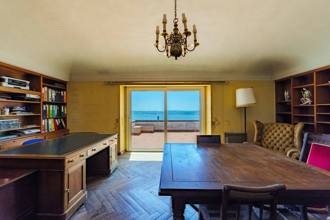 House in Alges, Lisbon, Portugal 2 - 16707414