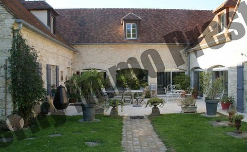 Estate in Lainville-en-Vexin, Ile-de-France, France 1