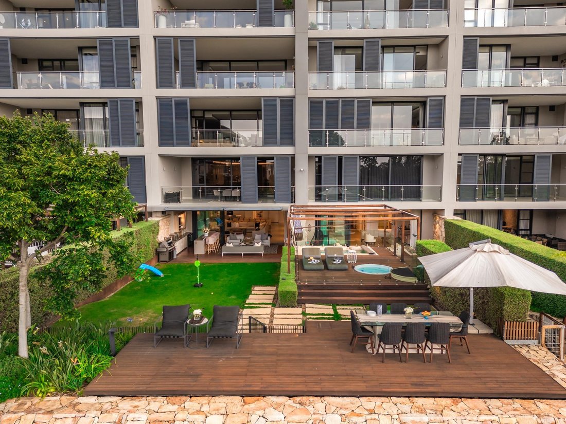 Apartment in Houghton Estate, Gauteng, South Africa 1 - 16708656