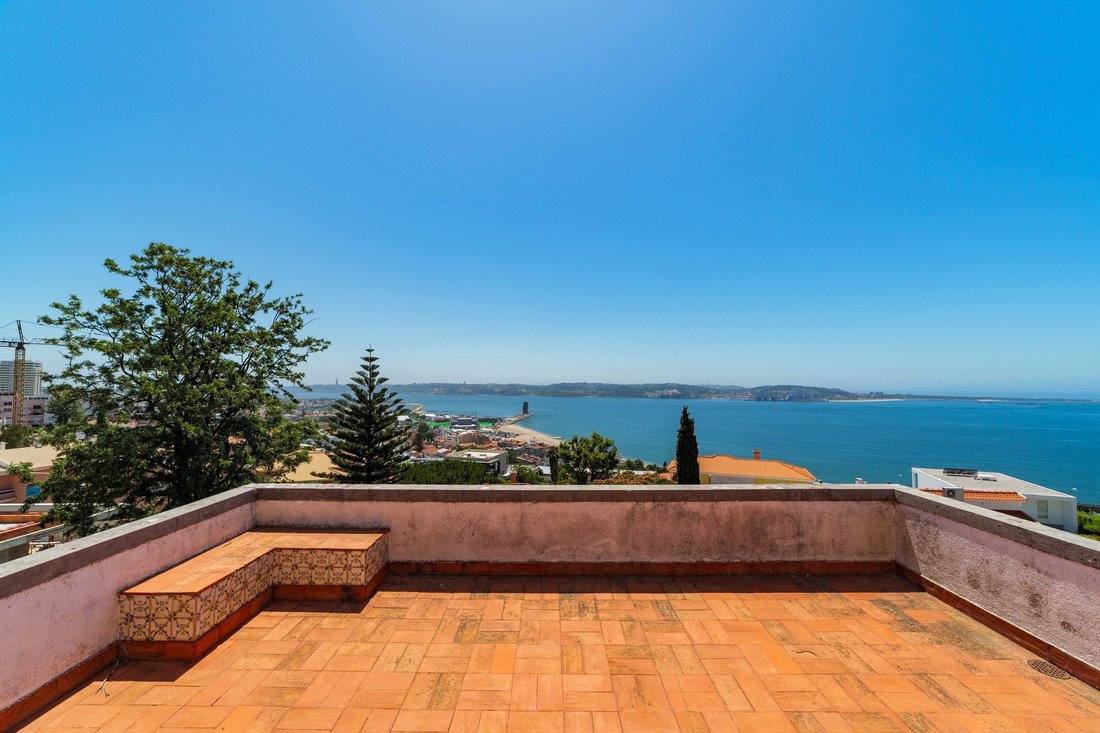 House in Alges, Lisbon, Portugal 1 - 16707414