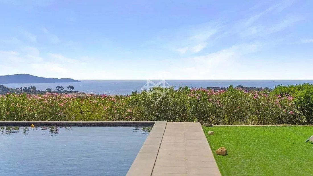 Villa in Nord, Cavalaire-sur-Mer, France 1 - 16049637
