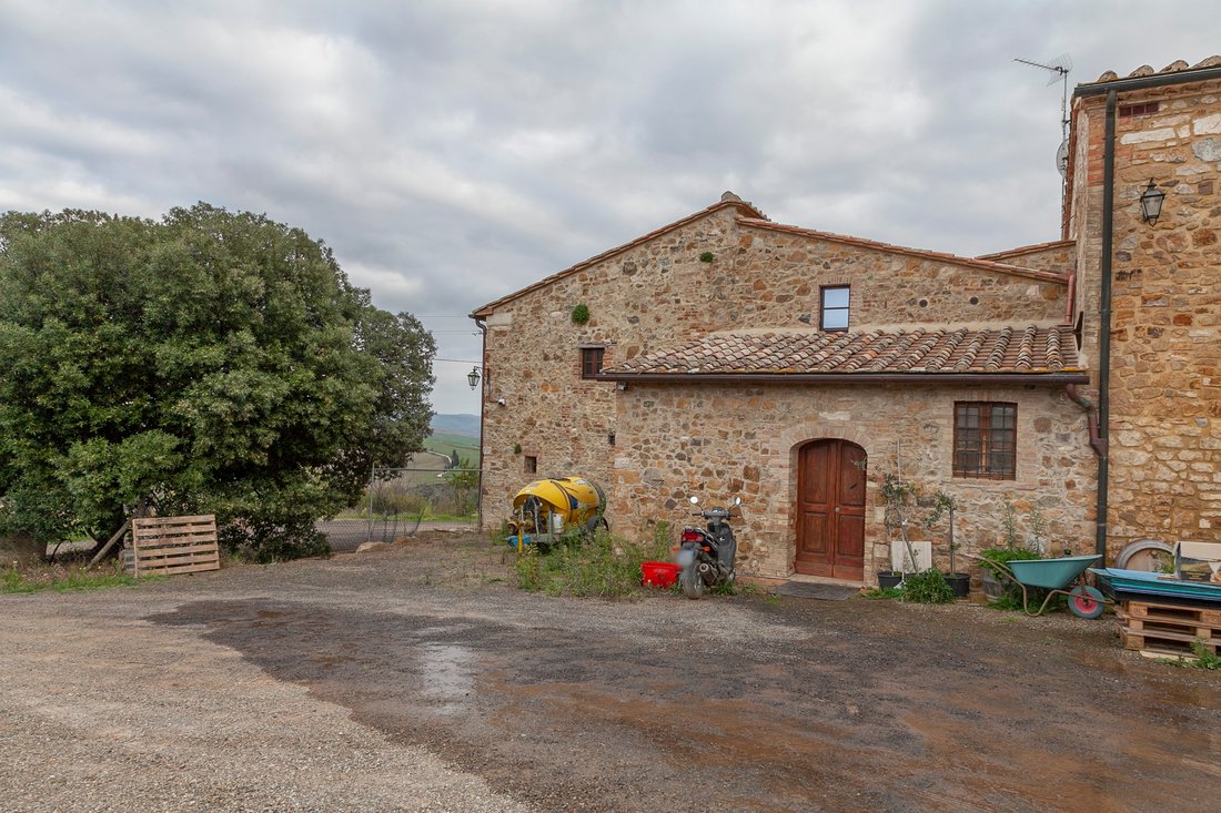 Estate in San Quirico d'Orcia, Tuscany, Italy 4 - 16705677