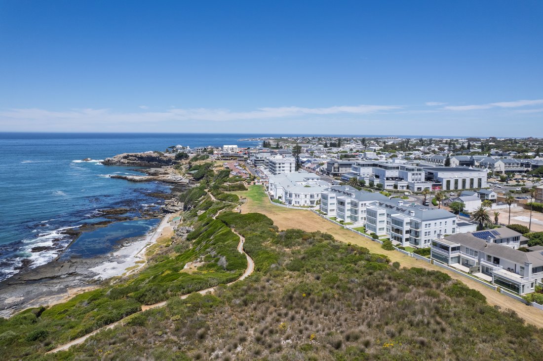 Apartment in Overstrand Local Municipality, Western Cape, South Africa 1 - 16706654