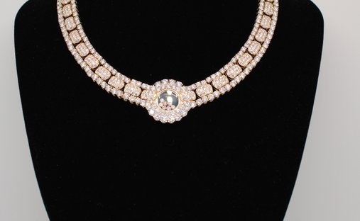 Necklace in Anderlecht, Belgium 1