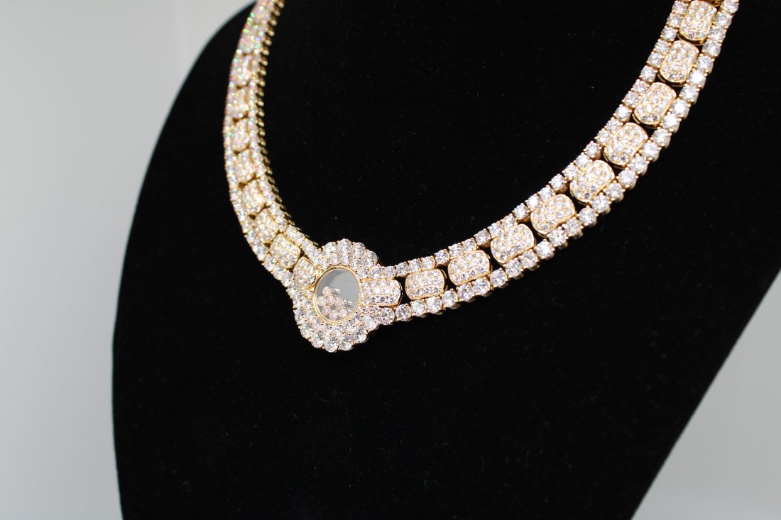 Necklace in Anderlecht, Brussels, Belgium 5 - 16710762