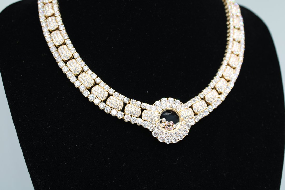 Necklace in Anderlecht, Brussels, Belgium 4 - 16710762