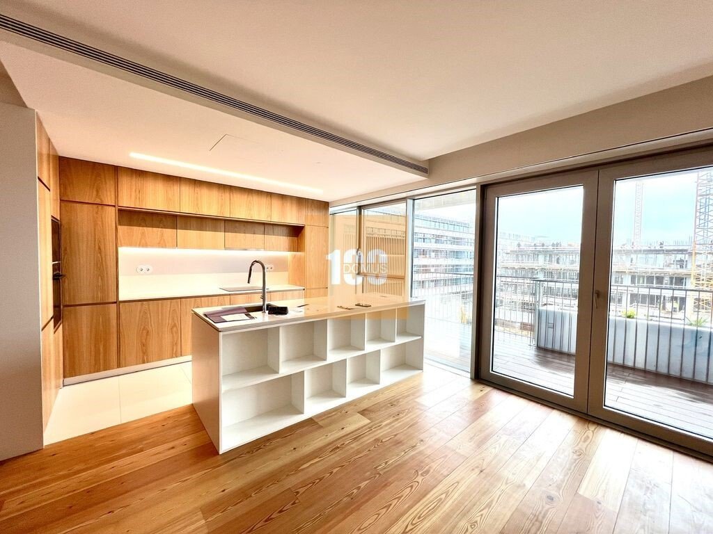 Apartment in Mafamude e Vilar do Paraiso, Porto District, Portugal 1 - 16225703