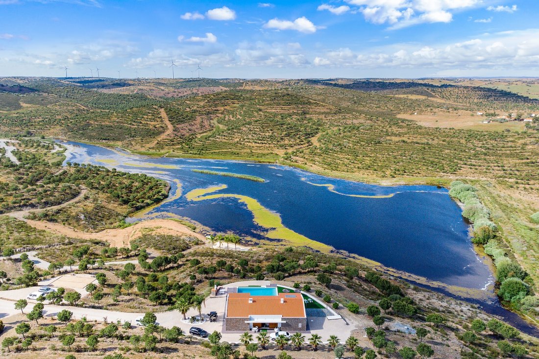 Estate in Sao Miguel do Pinheiro, Beja District, Portugal 1 - 16563412