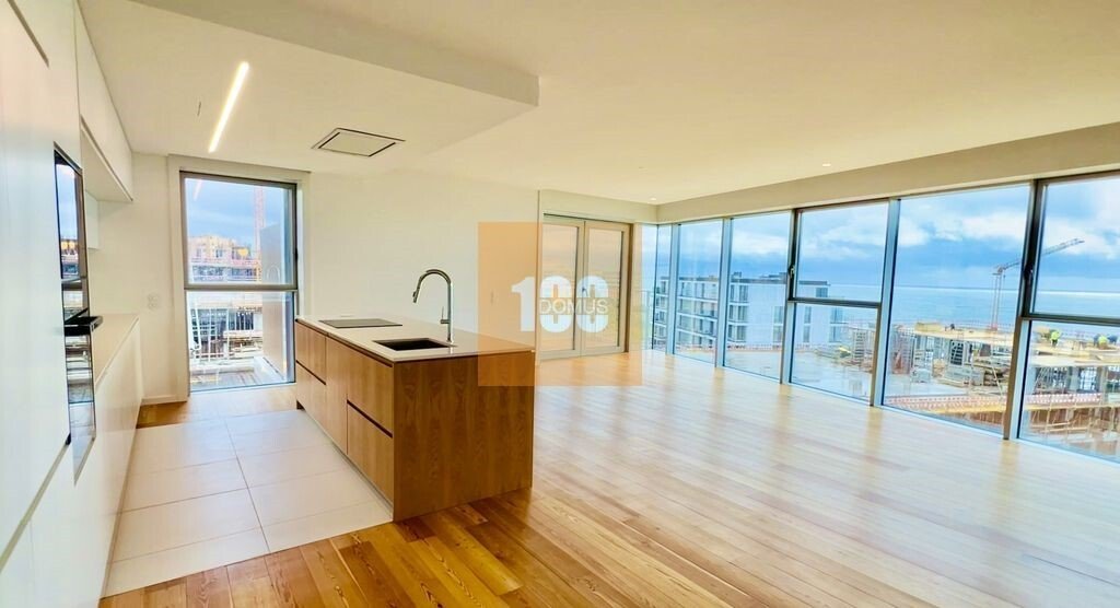 Apartment in Mafamude e Vilar do Paraiso, Porto District, Portugal 1 - 16255413