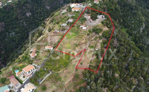 Land in Santa Cruz, Madeira, Portugal 1