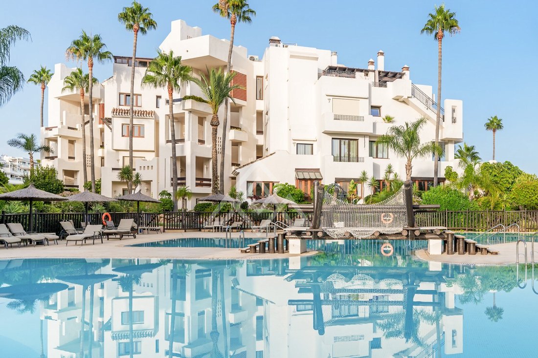Apartment in Cancelada, Estepona, Andalusia 1 - 16621425