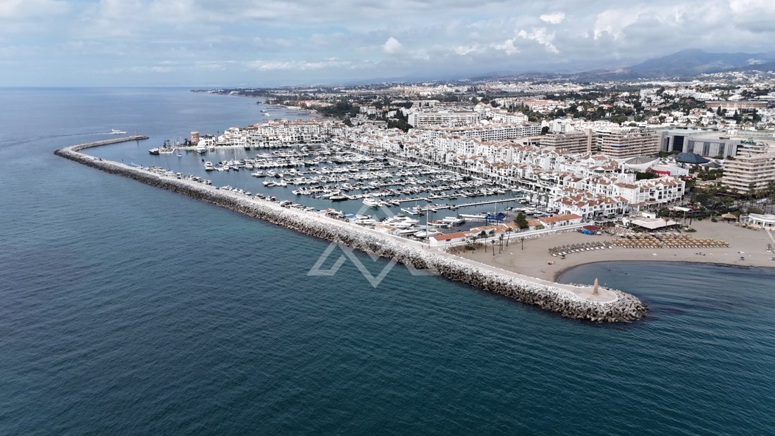 Penthouse in Puerto Banus, Marbella, Spain 2 - 15850491