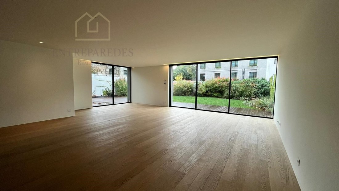 Apartment in Lordelo do Ouro e Massarelos, Porto District, Portugal 1 - 15378626