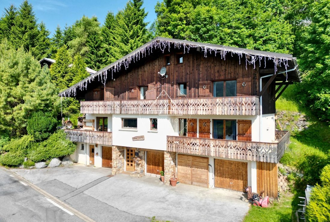 Chalet in Les Gets, Auvergne-Rhône-Alpes, France 1 - 15692929