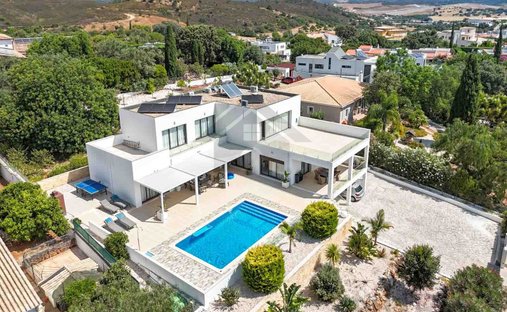 House in Mexilhoeira Grande, Algarve, Portugal 1