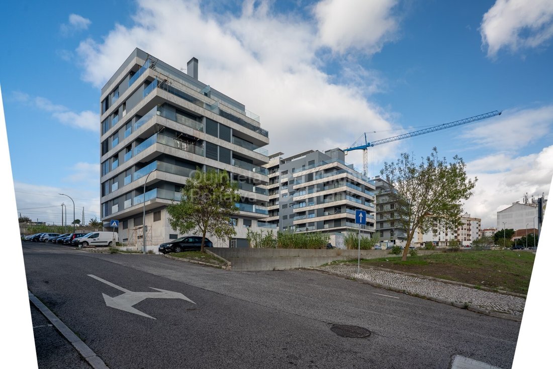 Land in Falagueira-Venda Nova, Lisbon, Portugal 2 - 16613161