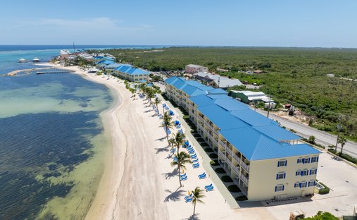 Condo in Gun Bay, East End, Cayman Islands 1