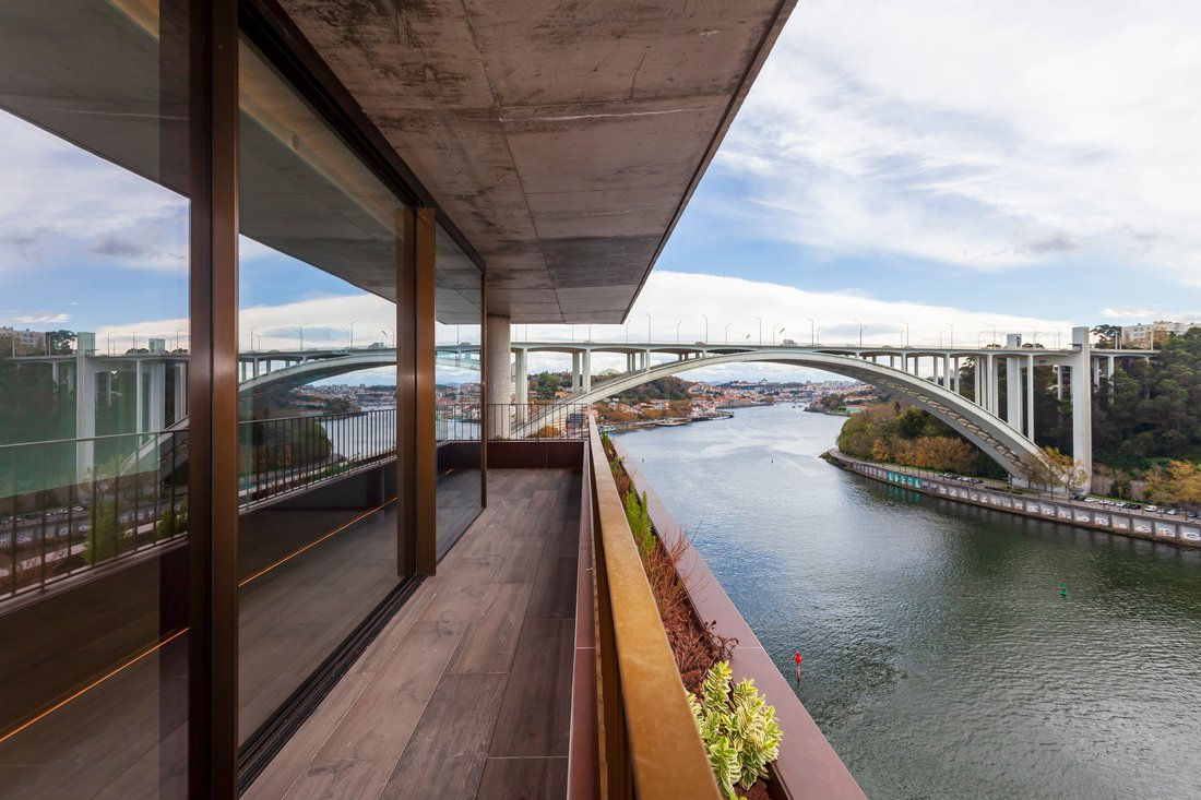 Apartment in Lordelo do Ouro e Massarelos, Porto District, Portugal 1 - 16711078