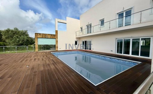 House in Belas, Lisbon, Portugal 1