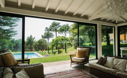 House in Colares, Lisbon, Portugal 1