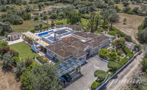 Villa in Santa Barbara de Nexe, Algarve, Portugal 1