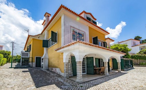 House in Sesimbra (Castelo), Setubal, Portugal 1
