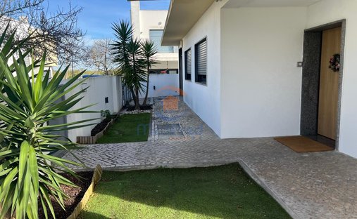 House in Alhos Vedros, Setubal, Portugal 1
