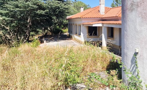 Land in Vila Franca de Xira, Lisbon, Portugal 1