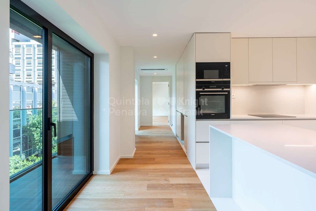 Apartment in Avenidas Novas, Lisbon, Portugal 3 - 15015759